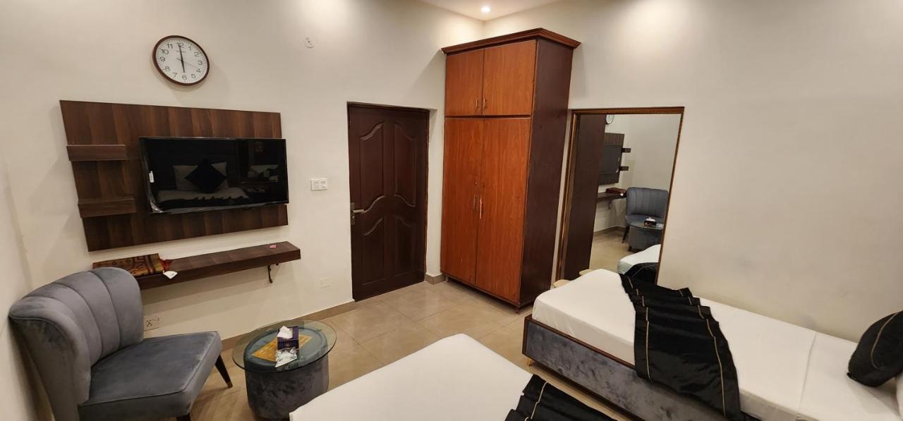 Red Fort Hotel Gulberg Lahore Exterior photo