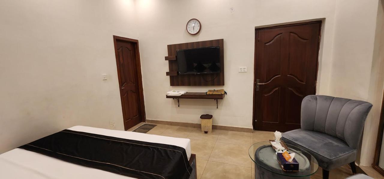 Red Fort Hotel Gulberg Lahore Exterior photo